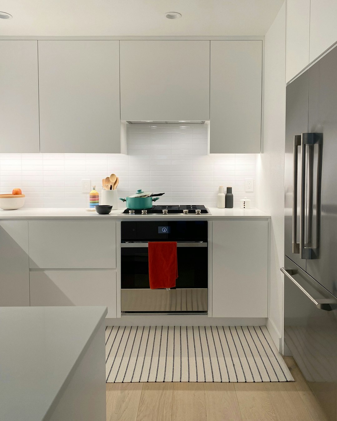 a-kitchen-with-white-cabinets-kwhkrklpii